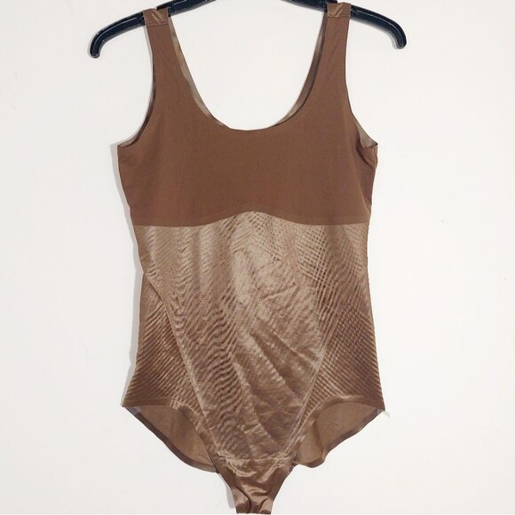 EUC SPANX shape™ Women's  Slimming Invisible Tank Brief Bodysuit Cafe Au Lait - Picture 6 of 12